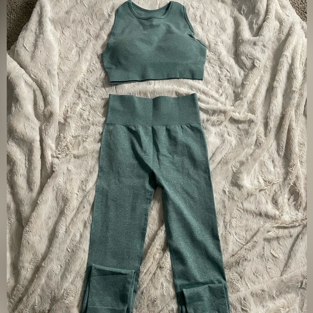 Amazon QQQ Workout Set